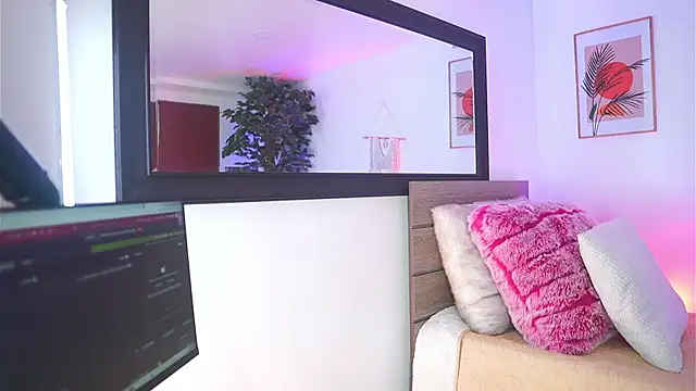 melissa laurent  online show from 6, 11, 2025