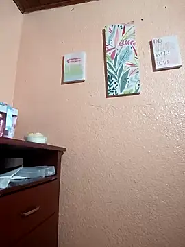 Mia-Glow online show from 11, 11, 2025