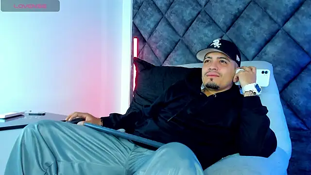 OwenStonne  online show from 18, 12, 2025