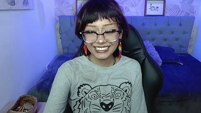 Snapshot of Nyxie_tk chatting on 3, 10, 2025 Nyxie tk online show from 3, 10, 2025