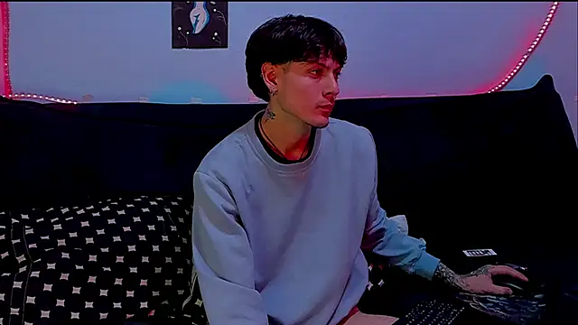 Snapshot of Dioniso_guy8 chatting on 15, 4, 2026 Dioniso guy8 online show from 15, 4, 2026