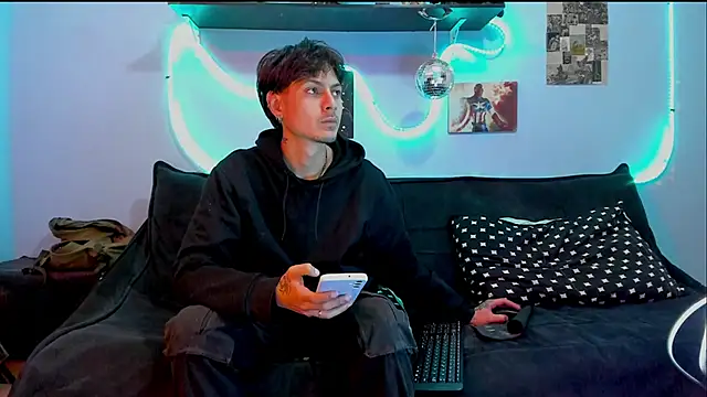 Snapshot of Dioniso_guy8 chatting on 21, 4, 2026 Dioniso guy8 online show from 21, 4, 2026