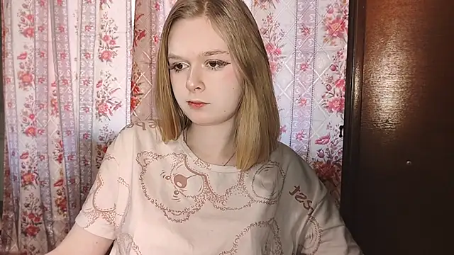 Snapshot of LiaVibes chatting on 2, 4, 2026 LiaVibes online show from 2, 4, 2026