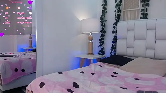 Tiffanygh  online show from 4, 12, 2025