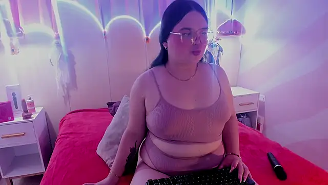 Snapshot of Lushi_Love chatting on 15, 10, 2025 Lushi Love online show from 15, 10, 2025