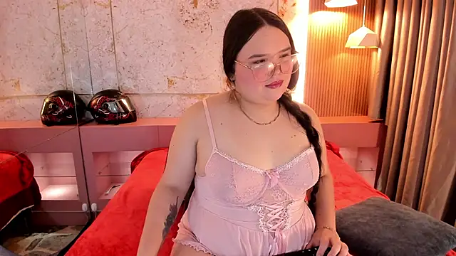 Snapshot of Lushi_Love chatting on 7, 11, 2025 Lushi Love online show from 7, 11, 2025