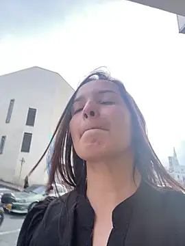 Mia jhoonson online show from 8, 11, 2025