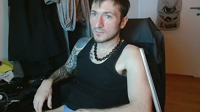 Snapshot of th1_ chatting on 6, 4, 2026 th1 online show from 6, 4, 2026