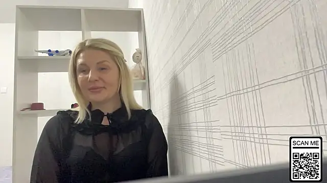 Snapshot of Blondie_xoxoxo chatting on 24, 10, 2025 Blondie xoxoxo online show from 24, 10, 2025