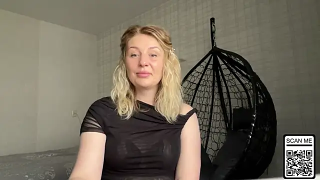 Snapshot of Blondie_xoxoxo chatting on 21, 4, 2026 Blondie xoxoxo online show from 21, 4, 2026