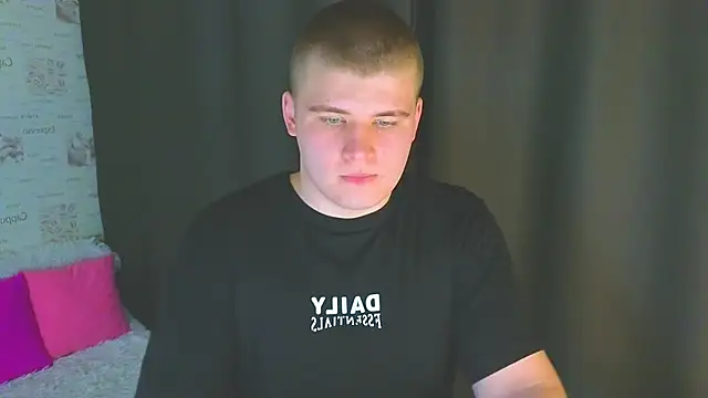 Snapshot of kittenmurr chatting on 8, 10, 2025 kittenmurr online show from 8, 10, 2025