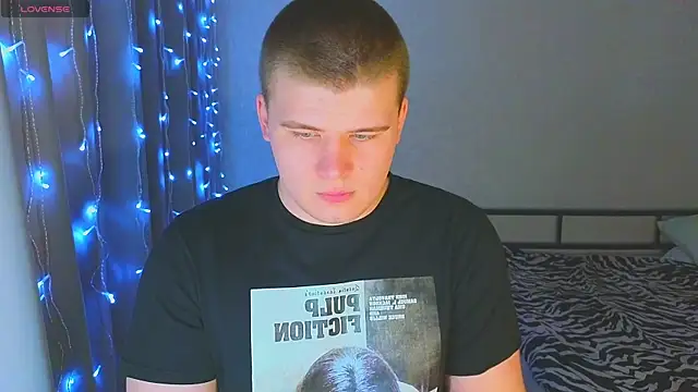 Snapshot of kittenmurr chatting on 15, 12, 2025 kittenmurr online show from 15, 12, 2025