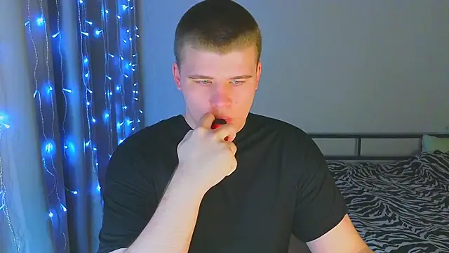 Snapshot of kittenmurr chatting on 19, 12, 2025 kittenmurr online show from 19, 12, 2025