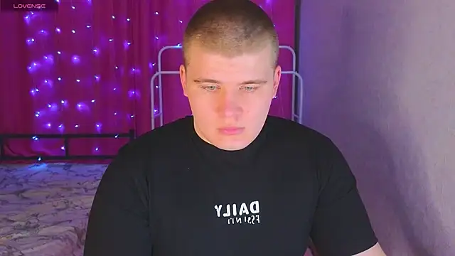 kittenmurr online show from 8, 4, 2026