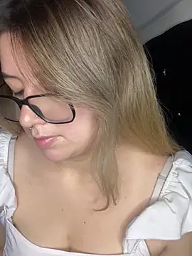 Snapshot of Blair_Bunnyy chatting on 20, 11, 2025 Blair Bunnyy online show from 20, 11, 2025