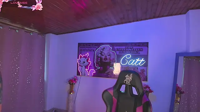 Snapshot of catt_monroe chatting on 18, 12, 2025 catt monroe online show from 18, 12, 2025