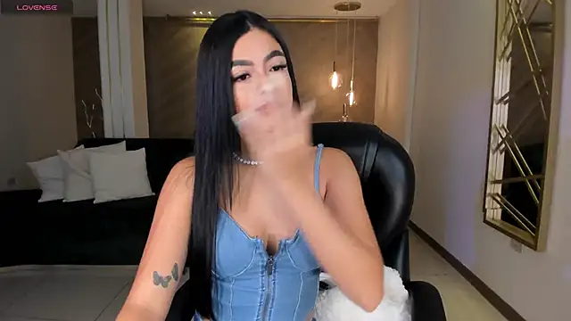 Snapshot of NataliaGaret chatting on 4, 10, 2025 NataliaGaret online show from 4, 10, 2025