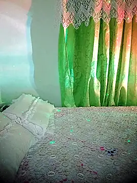 Linda Saenz  online show from 14, 11, 2025