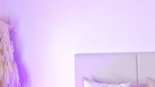 Bella-taylorr online show from 18, 9, 2025