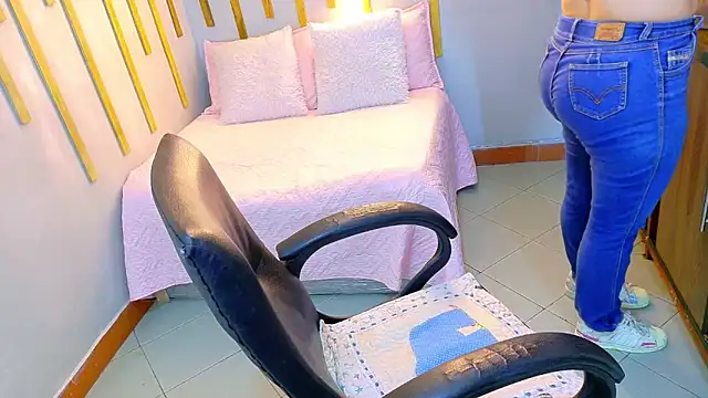 Snapshot of Angel_saez chatting on 25, 11, 2025 Angel saez online show from 25, 11, 2025