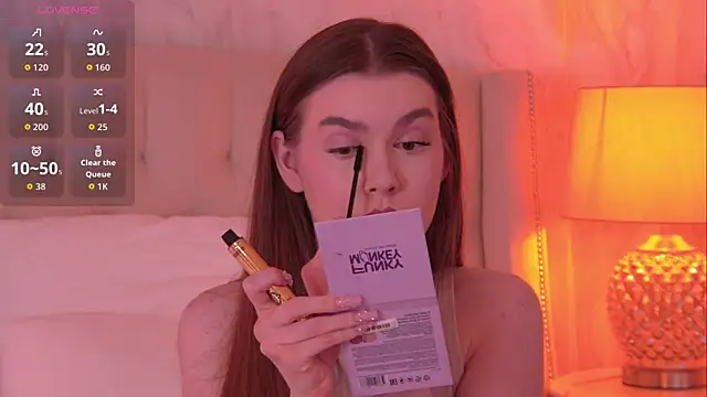 Snapshot of AshleyEvance chatting on 4, 7, 2026 AshleyEvance online show from 4, 7, 2026