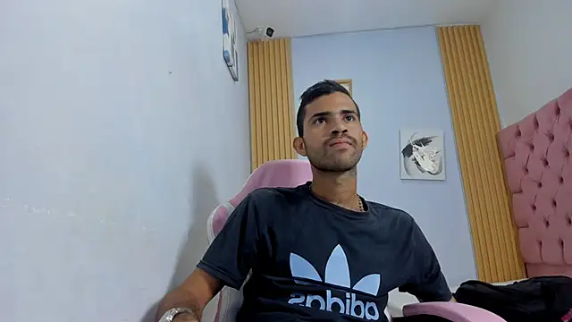 Snapshot of adri_sexboy229 chatting on 18, 10, 2025 adri sexboy229 online show from 18, 10, 2025