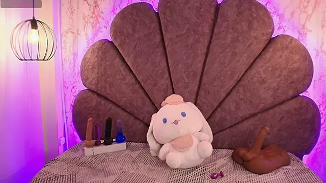 Lilith curvy online show from 12, 9, 2025