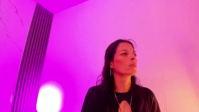 Snapshot of ShaunaDream chatting on 6, 4, 2026 ShaunaDream online show from 6, 4, 2026