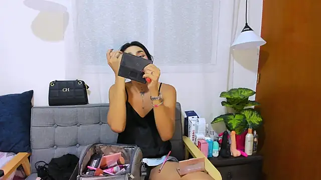 Snapshot of zou_quira chatting on 17, 10, 2025 zou quira online show from 17, 10, 2025