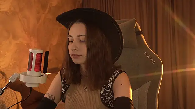 Snapshot of LumeNova chatting on 24, 4, 2026 LumeNova online show from 24, 4, 2026