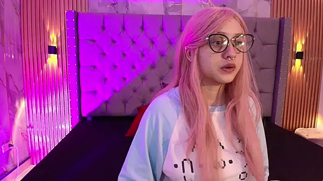 Suxan White  online show from 17, 11, 2025