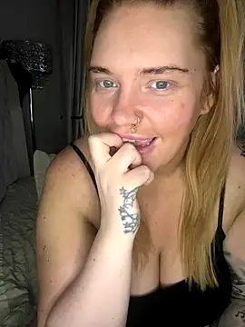 Snapshot of MysteriousMylaX chatting on 5, 11, 2025 MysteriousMylaX online show from 5, 11, 2025