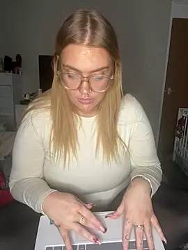 Snapshot of MysteriousMylaX chatting on 17, 12, 2025 MysteriousMylaX online show from 17, 12, 2025