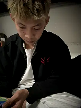 Snapshot of linh21107 chatting on 27, 11, 2025 linh21107 online show from 27, 11, 2025