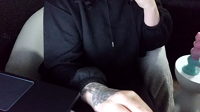 Snapshot of fetishslut4u chatting on 17, 10, 2025 fetishslut4u online show from 17, 10, 2025