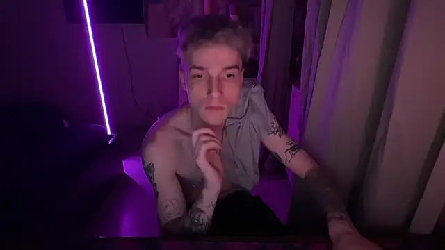 Snapshot of davesinner chatting on 28, 4, 2026 davesinner online show from 28, 4, 2026