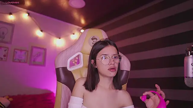 Lana Dreams  online show from 5, 11, 2025