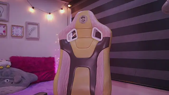 Lana Dreams  online show from 13, 11, 2025