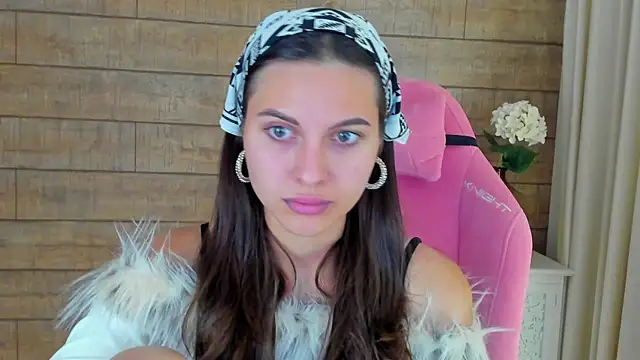 Snapshot of AlisaVersailles chatting on 2, 10, 2025 AlisaVersailles online show from 2, 10, 2025