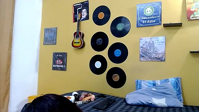 skinnyverus18 online show from 17, 3, 2026