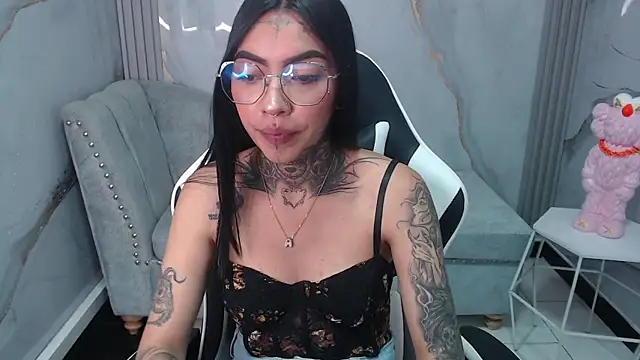 Ashley Blum v online show from 18, 9, 2025