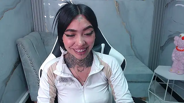 Ashley Blum v online show from 1, 10, 2025