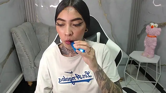 Ashley Blum v online show from 7, 10, 2025