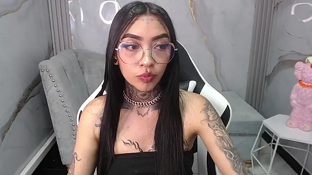 Ashley Blum v online show from 10, 10, 2025