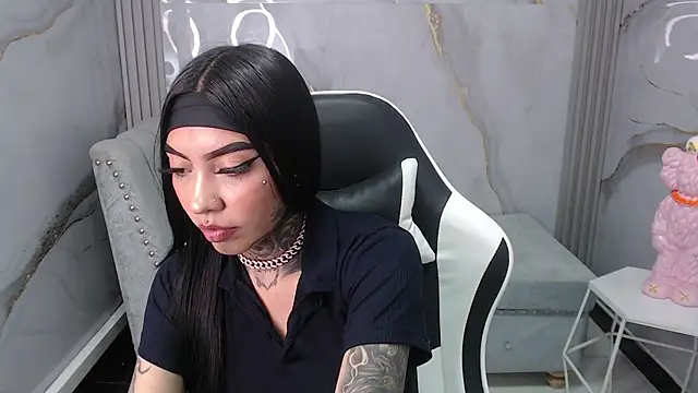 Ashley Blum v online show from 11, 10, 2025