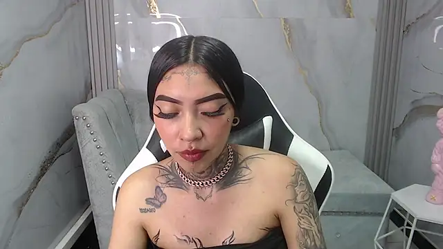 Ashley Blum v online show from 12, 10, 2025