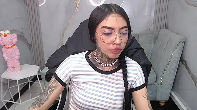 Ashley Blum v online show from 30, 10, 2025