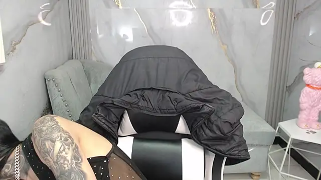 Ashley Blum v online show from 5, 12, 2025