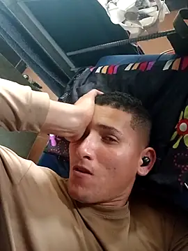 Snapshot of uribe23 chatting on 12, 10, 2025 uribe23 online show from 12, 10, 2025