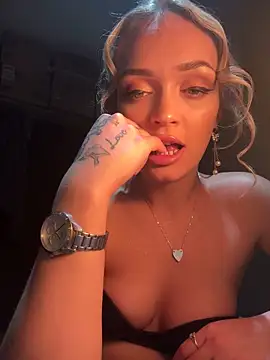 Snapshot of lollylicious22 chatting on 24, 9, 2025 lollylicious22 online show from 24, 9, 2025